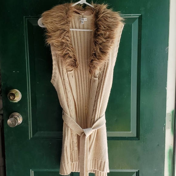 Sleeve sweater with fur collar and belt - Picture 1 of 4